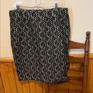 Sussan Black and Cream Lace-Effect Pencil Skirt